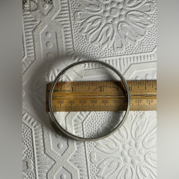 Beautiful Vintage Silver Tone Hollow Bangle Floral Etched Bracelet Heart Cutouts - Picture 7 of 7